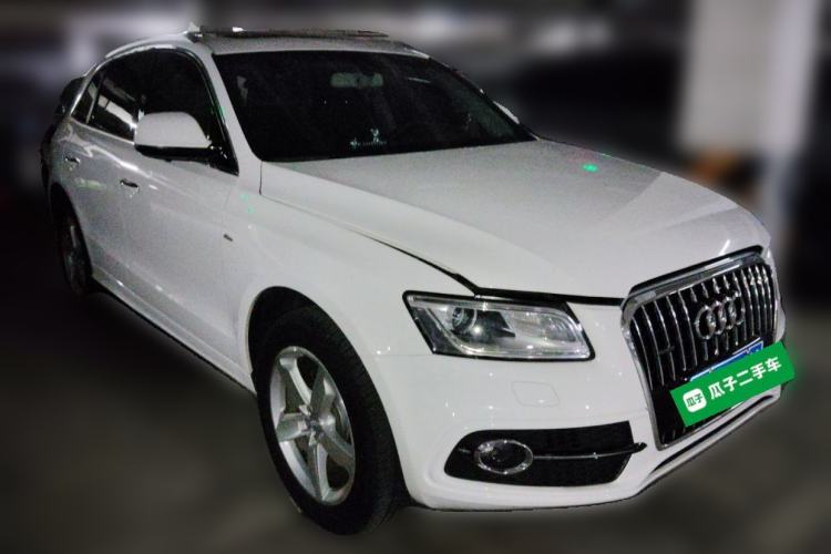 Used Audi Q5 2017 Plus 40 TFSI Ambition Model Front Right 45 Deg