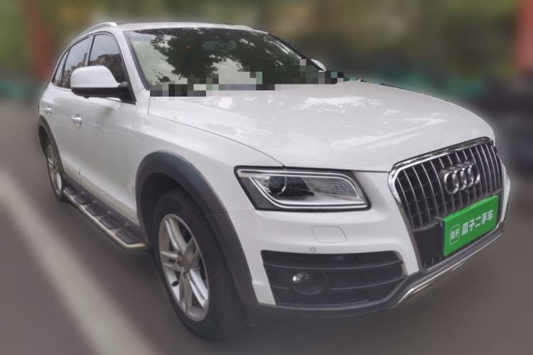 Used Audi Q5 2017 Plus 40 TFSI Technology Model Front Right 45 Deg