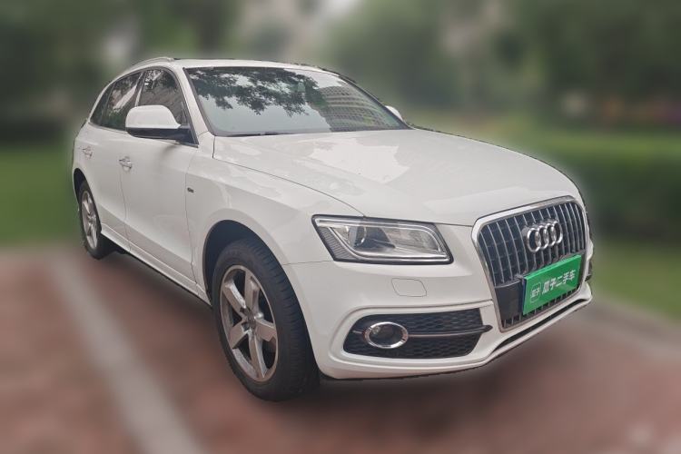 Used Audi Q5 2017 Plus 40 TFSI Ambition Model Front Right 45 Deg