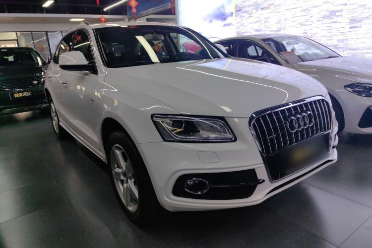 Used Audi Q5 2017 Plus 40 TFSI Ambition Model Front Right 45 Deg