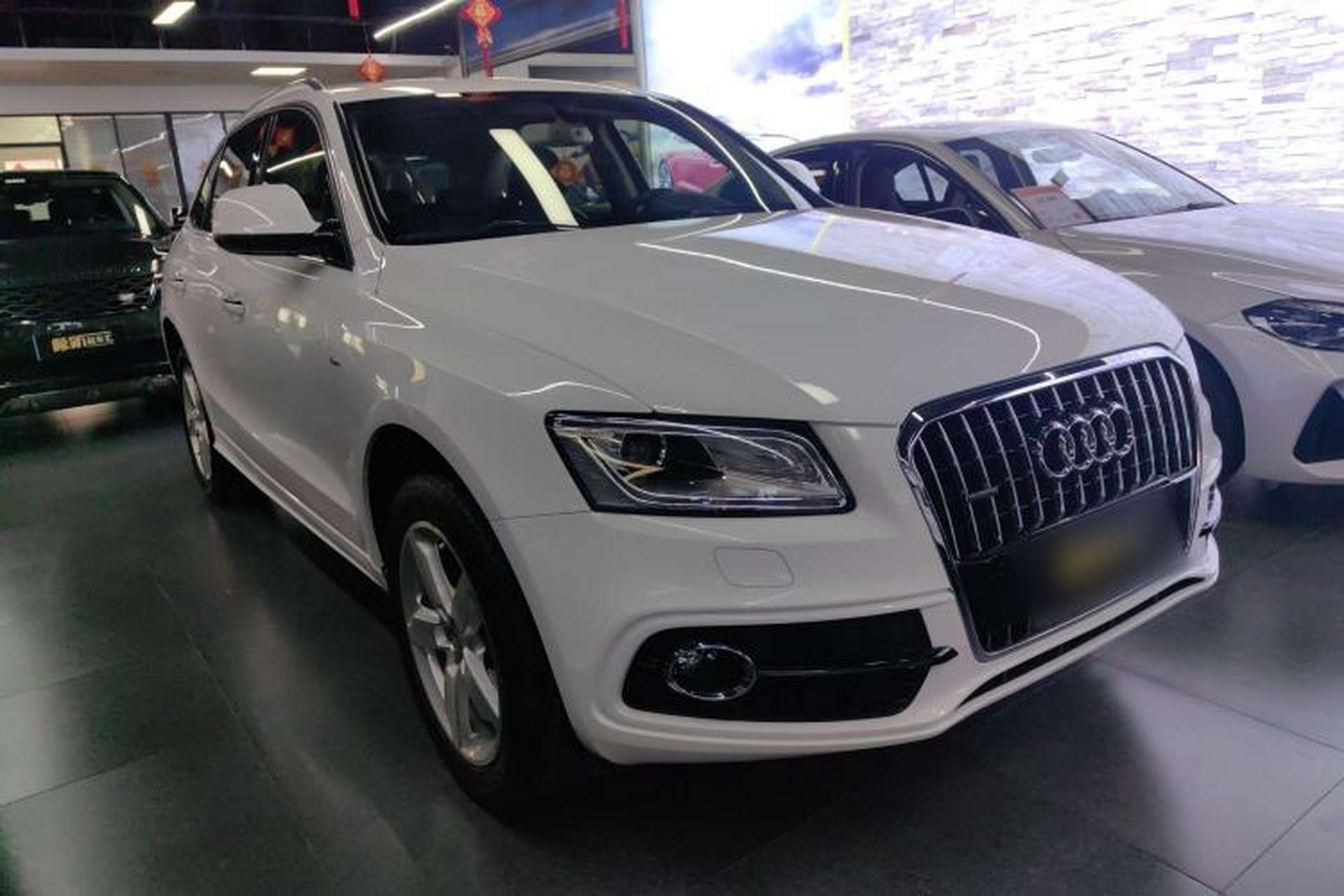 Used Audi Q5 2017 Plus 40 TFSI Ambition Model Front Right 45 Deg