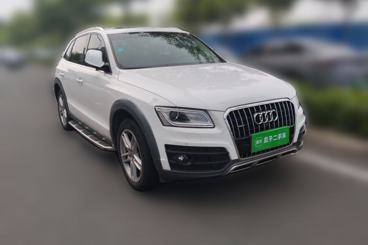 Used Audi Q5 2017 Plus 40 TFSI Technology Model Front Right 45 Deg
