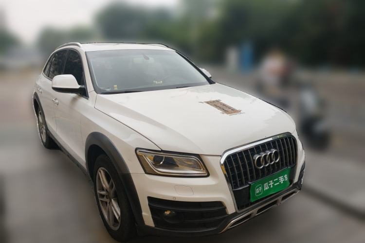 Used Audi Q5 2017 Plus 40 TFSI Technology Model Front Right 45 Deg