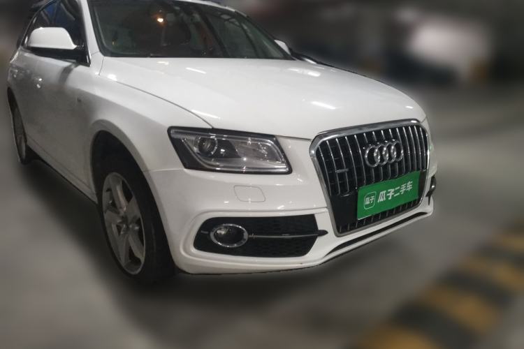 Used Audi Q5 2017 Plus 40 TFSI Ambition Model Front Right 45 Deg