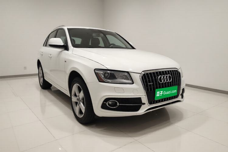 Used Audi Q5 2017 Plus 40 TFSI Ambition Model Front Right 45 Deg
