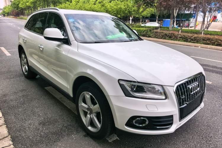 Used Audi Q5 2017 40 TFSI Ambition Edition Front Right 45 Deg