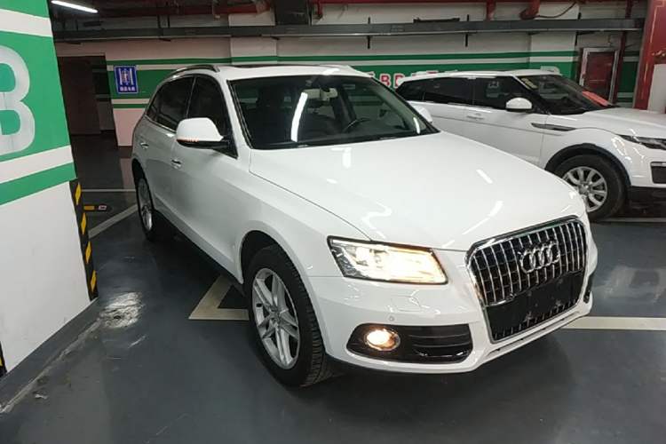 Used Audi Q5 2017 40 TFSI Technology Edition Front Right 45 Deg
