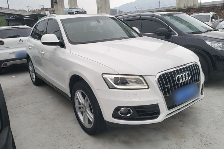 Used Audi Q5 2017 40 TFSI Comfort Model Front Right 45 Deg