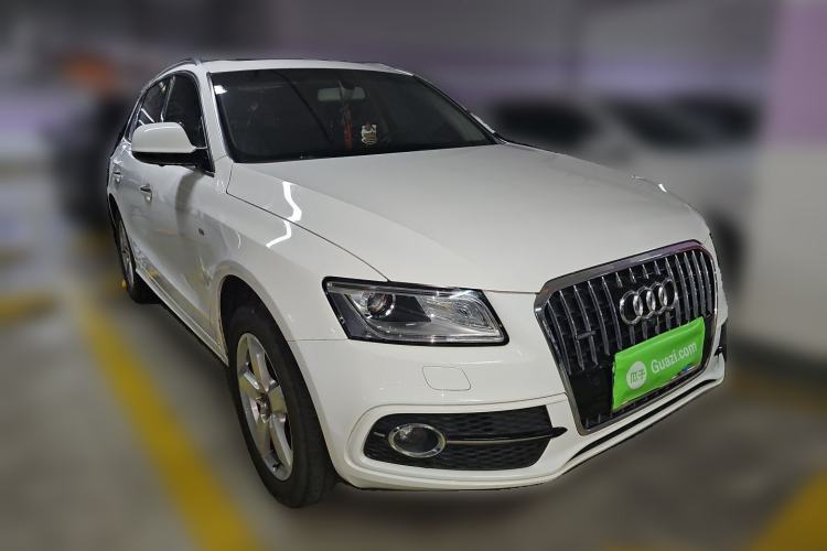 Used Audi Q5 2017 Plus 40 TFSI Ambition Model Front Right 45 Deg