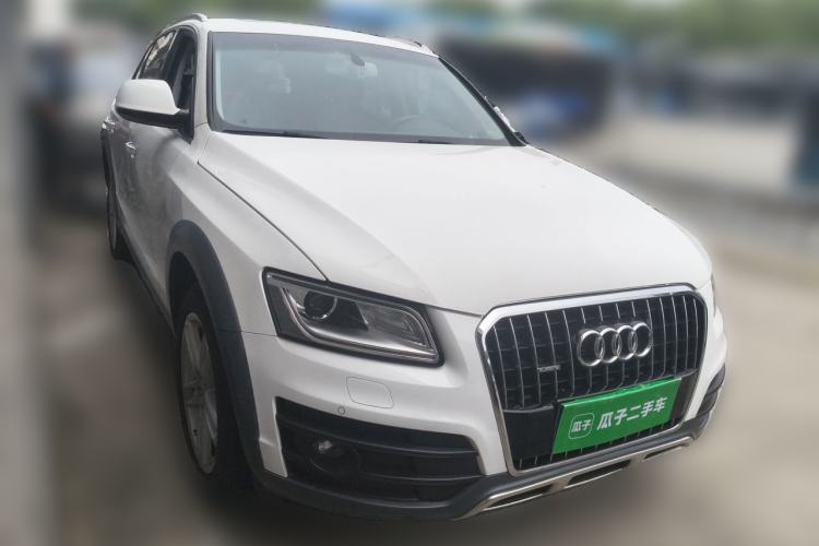 Used Audi Q5 2017 Plus 40 TFSI Technology Model Front Right 45 Deg