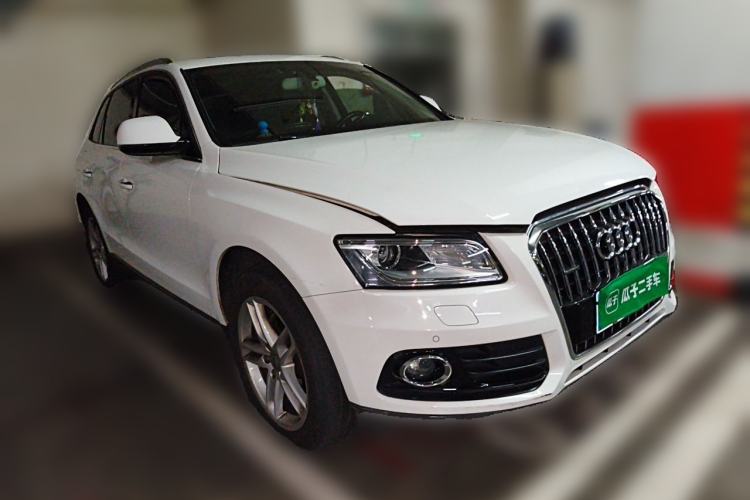 Used Audi Q5 2017 40 TFSI Comfort Model Front Right 45 Deg