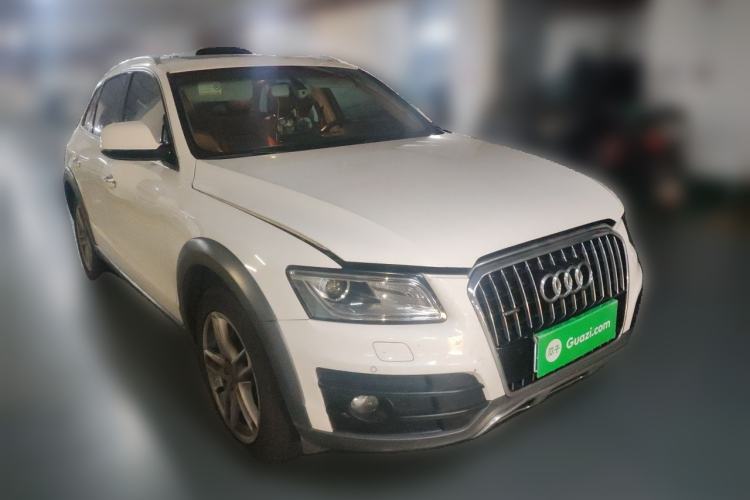 Used Audi Q5 2017 Plus 40 TFSI Technology Model Front Right 45 Deg