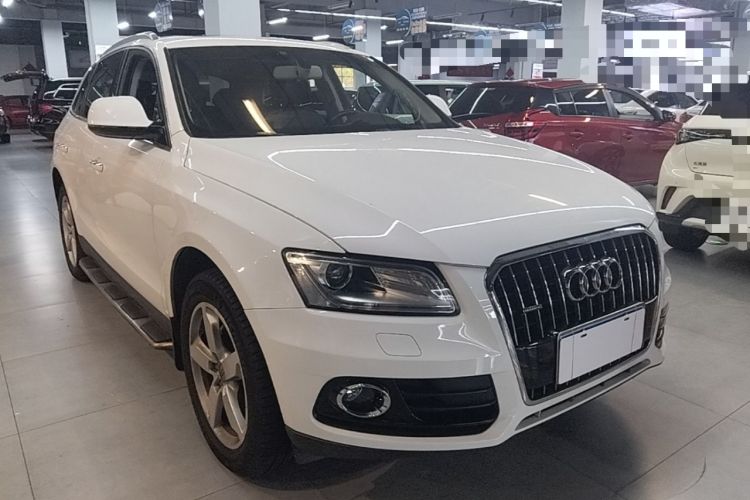 Used Audi Q5 2017 40 TFSI Ambition Edition Front Right 45 Deg