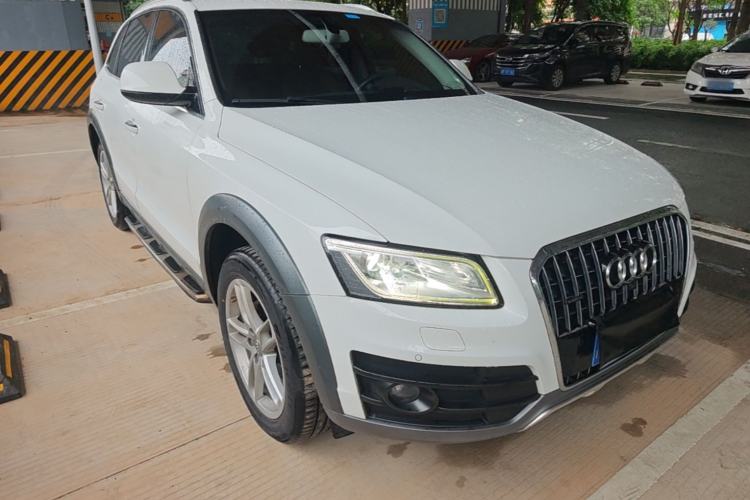 Used Audi Q5 2017 Plus 40 TFSI Technology Model Front Right 45 Deg