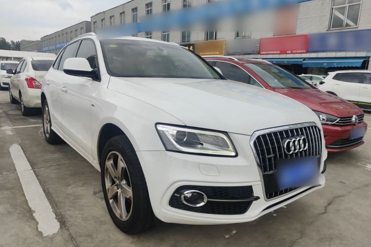 Used Audi Q5 2017 Plus 40 TFSI Ambition Model Front Right 45 Deg