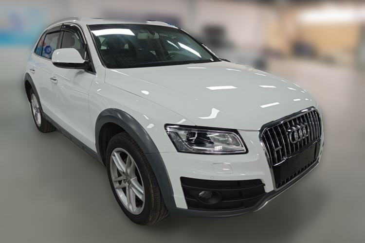 Used Audi Q5 2017 Plus 40 TFSI Technology Model Front Right 45 Deg