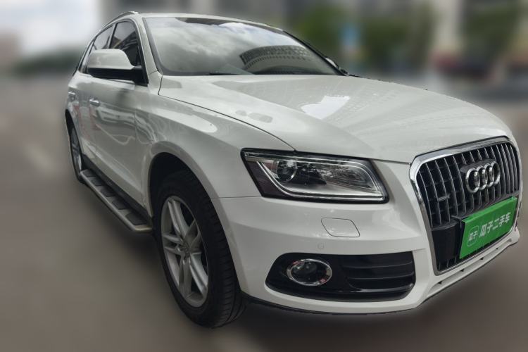 Used Audi Q5 2017 40 TFSI Comfort Model Front Right 45 Deg