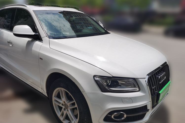 Used Audi Q5 2017 Plus 40 TFSI Ambition Model Front Right 45 Deg