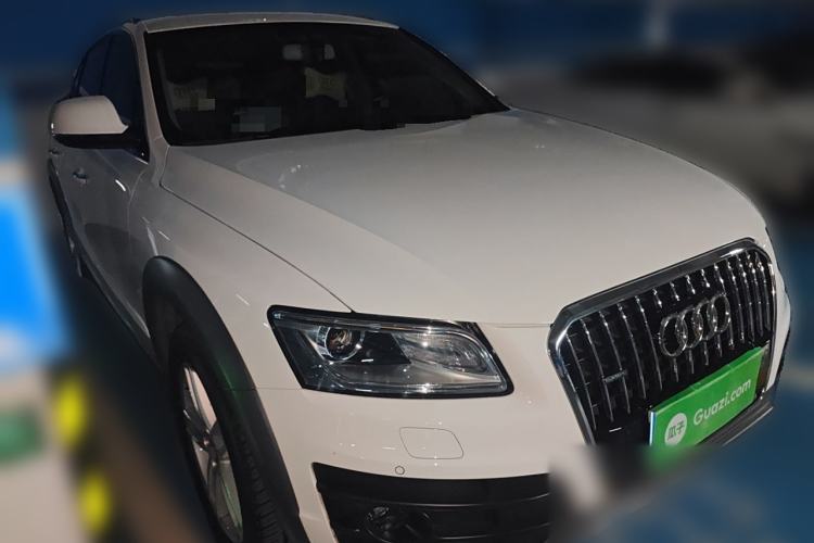 Used Audi Q5 2017 Plus 40 TFSI Technology Model Front Right 45 Deg