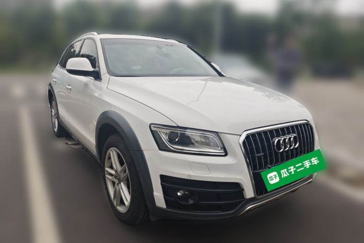 Used Audi Q5 2017 Plus 40 TFSI Technology Model Front Right 45 Deg