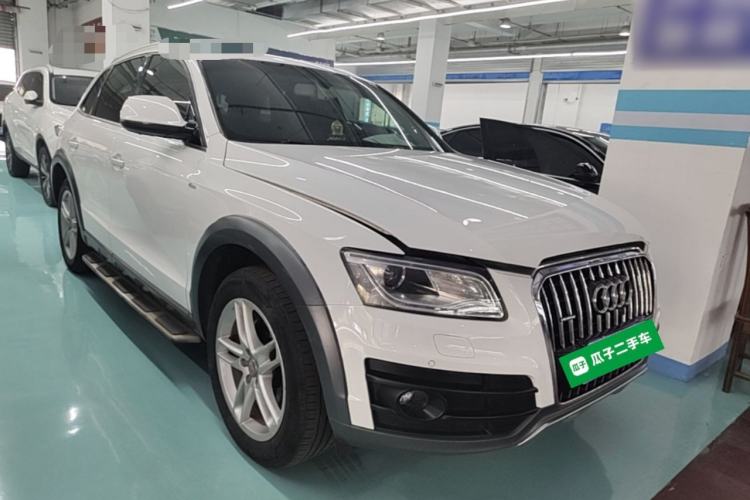 Used Audi Q5 2017 Plus 40 TFSI Technology Model Front Right 45 Deg
