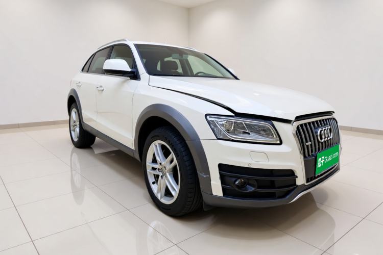 Used Audi Q5 2017 Plus 40 TFSI Technology Model Front Right 45 Deg