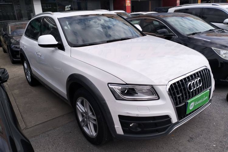 Used Audi Q5 2017 Plus 40 TFSI Technology Model Front Right 45 Deg