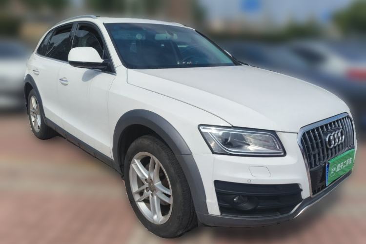 Used Audi Q5 2017 Plus 40 TFSI Technology Model Front Right 45 Deg