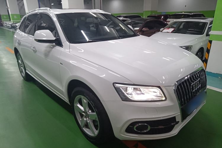 Used Audi Q5 2017 Plus 40 TFSI Ambition Model Front Right 45 Deg
