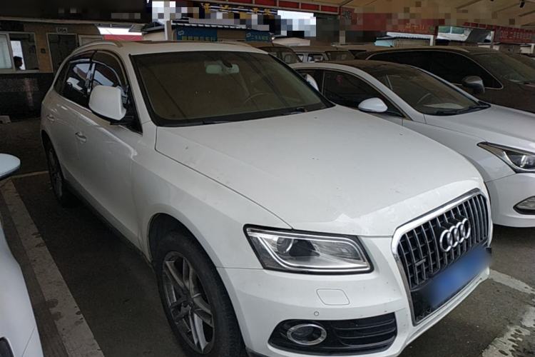 Used Audi Q5 2017 40 TFSI Comfort Model Front Right 45 Deg