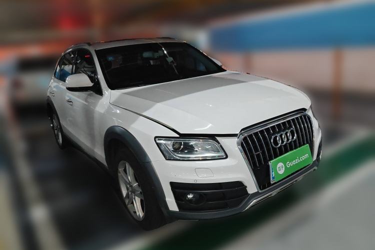 Used Audi Q5 2017 Plus 40 TFSI Technology Model Front Right 45 Deg