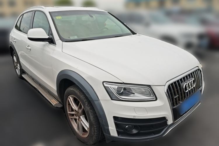Used Audi Q5 2017 Plus 40 TFSI Technology Model Front Right 45 Deg