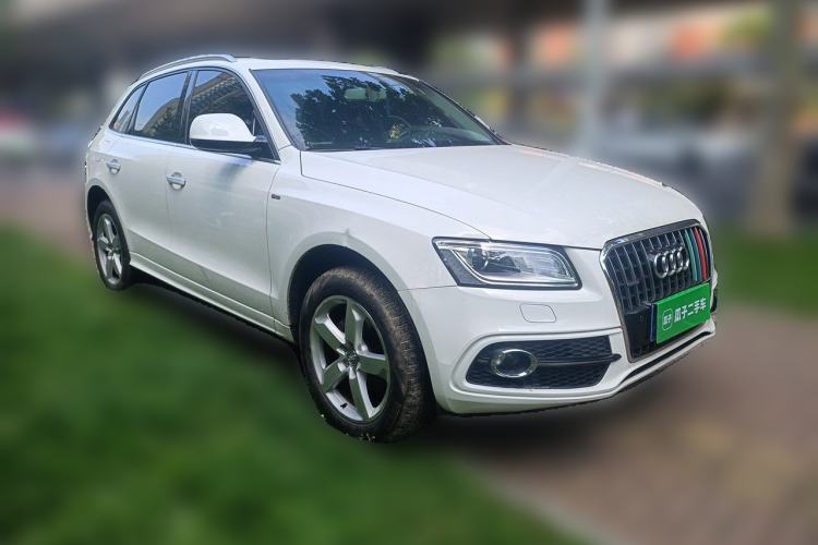 Used Audi Q5 2017 Plus 40 TFSI Ambition Model Front Right 45 Deg