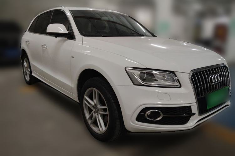 Used Audi Q5 2017 Plus 40 TFSI Ambition Model Front Right 45 Deg