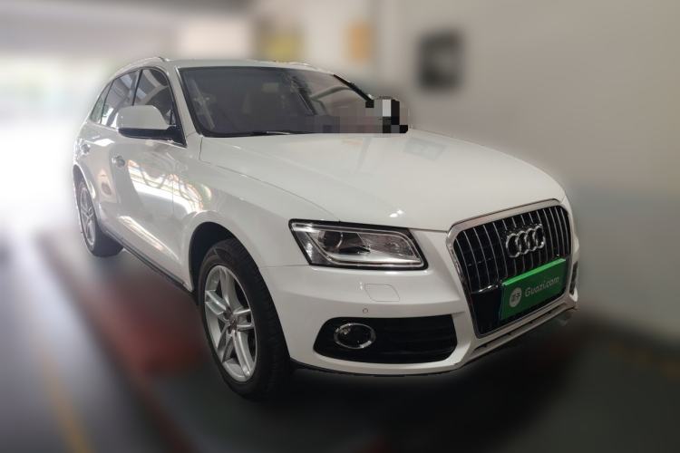Used Audi Q5 2017 40 TFSI Comfort Model Front Right 45 Deg