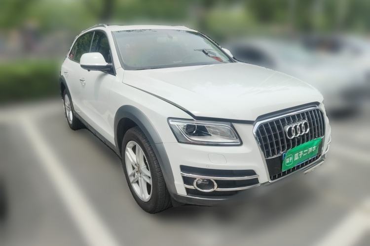 Used Audi Q5 2017 Plus 40 TFSI Technology Model Front Right 45 Deg