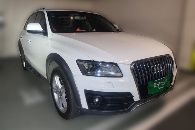 Used Audi Q5 2017 Plus 40 TFSI Technology Model Front Right 45 Deg