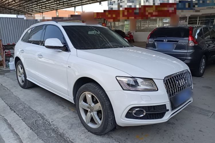 Used Audi Q5 2017 Plus 40 TFSI Ambition Model Front Right 45 Deg