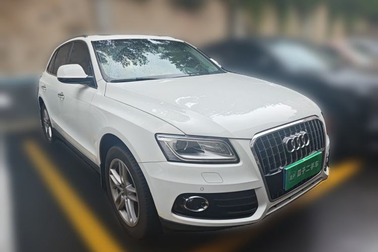 Used Audi Q5 2017 40 TFSI Comfort Model Front Right 45 Deg