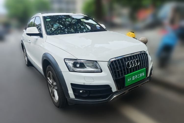 Used Audi Q5 2017 Plus 40 TFSI Technology Model Front Right 45 Deg