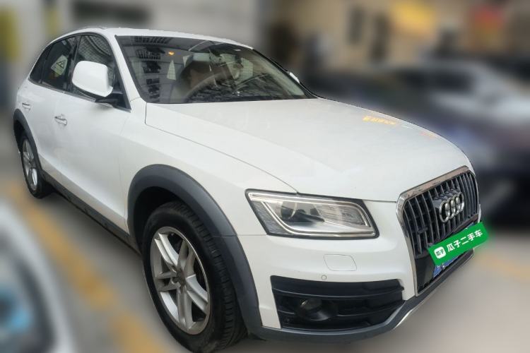 Used Audi Q5 2017 Plus 40 TFSI Technology Model Front Right 45 Deg
