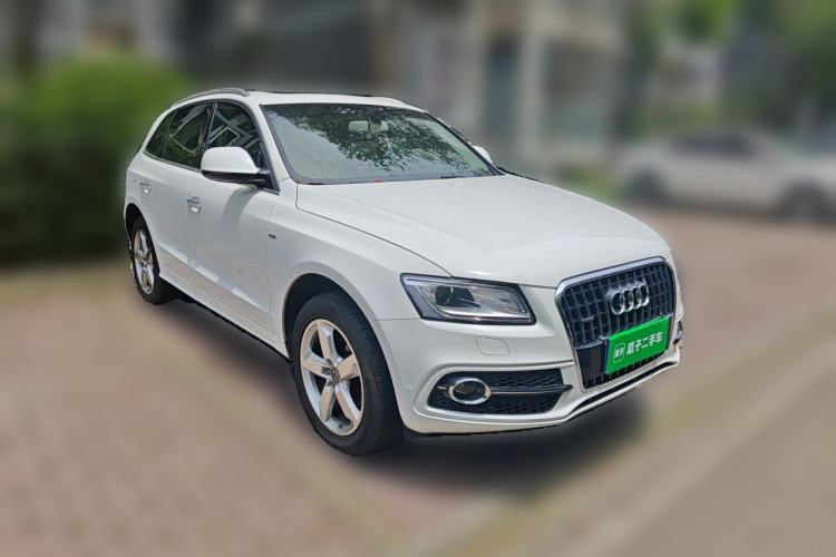 Used Audi Q5 2017 Plus 40 TFSI Ambition Model Front Right 45 Deg