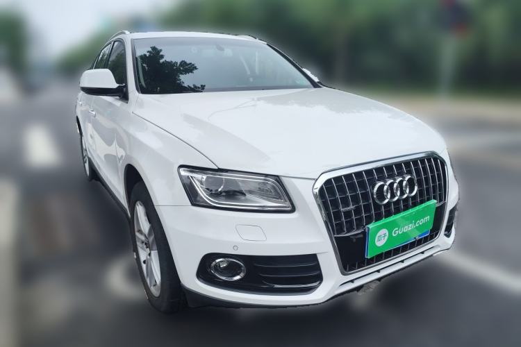 Used Audi Q5 2017 40 TFSI Comfort Model Front Right 45 Deg