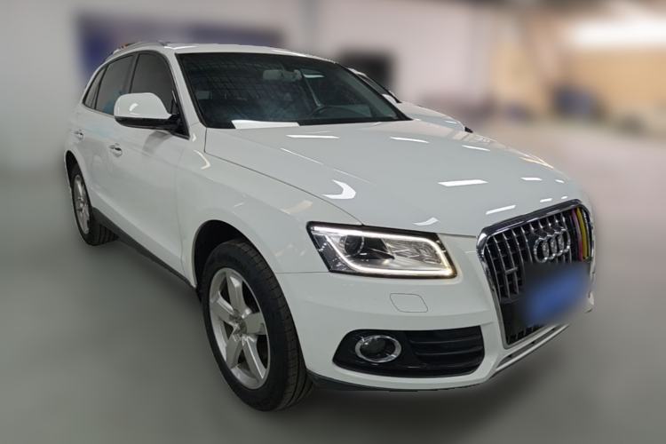 Used Audi Q5 2017 40 TFSI Ambition Edition Front Right 45 Deg