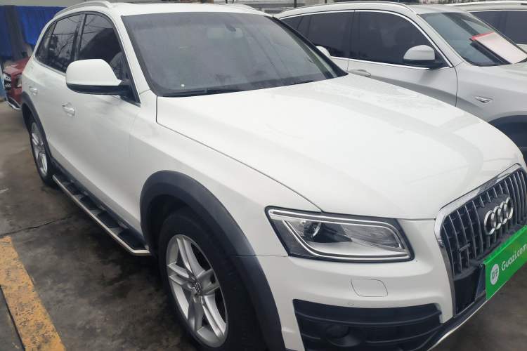 Used Audi Q5 2017 Plus 40 TFSI Technology Model Front Right 45 Deg