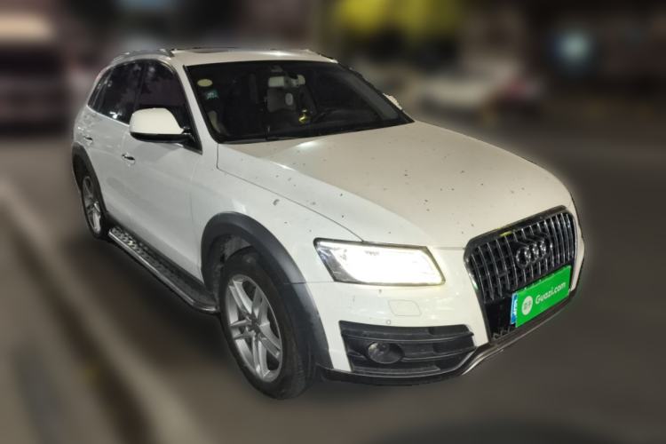 Used Audi Q5 2017 Plus 40 TFSI Comfort Model Front Right 45 Deg