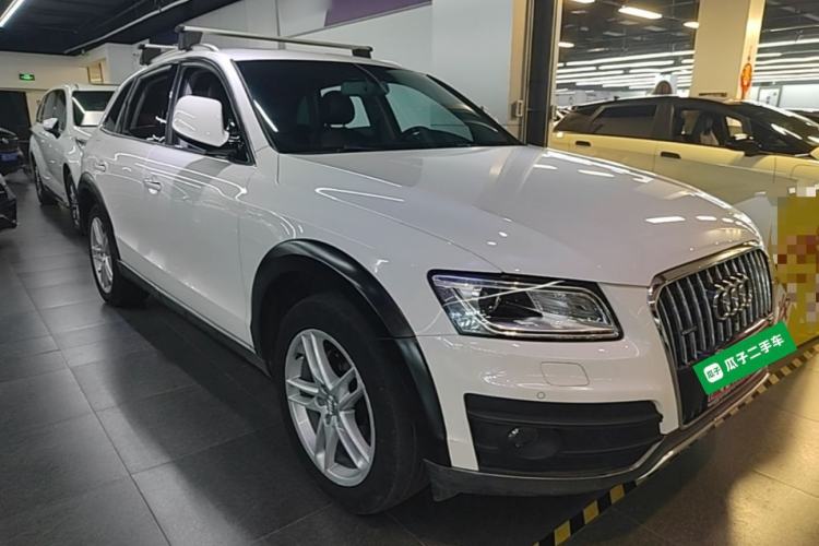 Used Audi Q5 2017 Plus 40 TFSI Technology Model Front Right 45 Deg