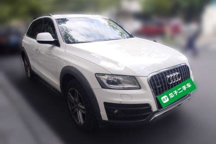 Used Audi Q5 2017 Plus 40 TFSI Comfort Model Front Right 45 Deg