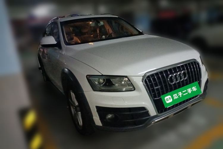 Used Audi Q5 2017 Plus 40 TFSI Technology Model Front Right 45 Deg