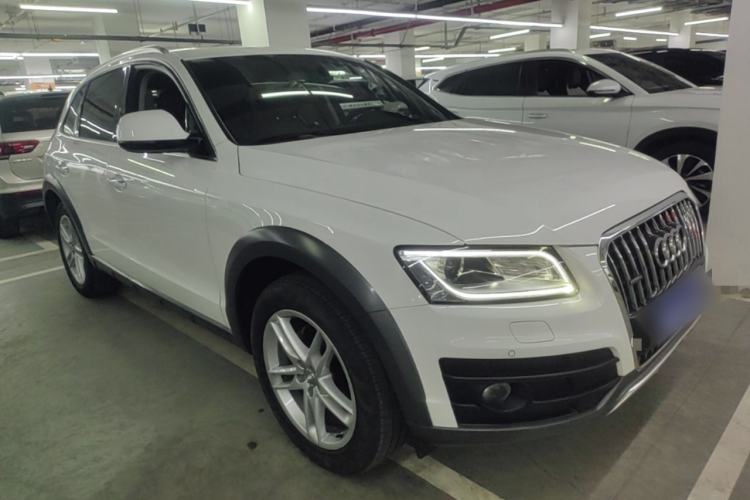 Used Audi Q5 2017 Plus 40 TFSI Technology Model Front Right 45 Deg